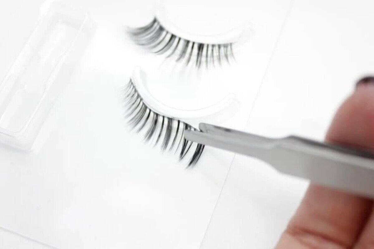 100均で買っといてよかった～！不器用でもクオリティ激変！メイクのお助けツール3選