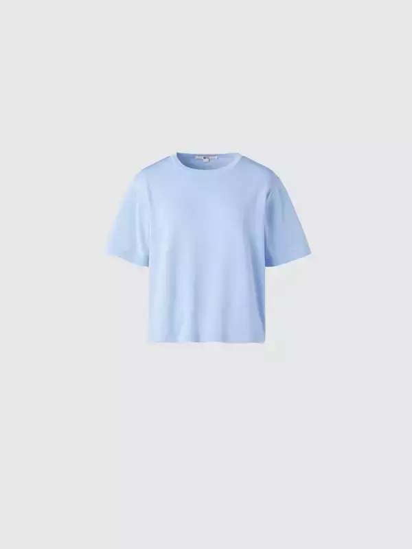 ユニクロの人気コラボトップスが全部2000円以下？！サイズがあったら今すぐ買うべき名品5選
