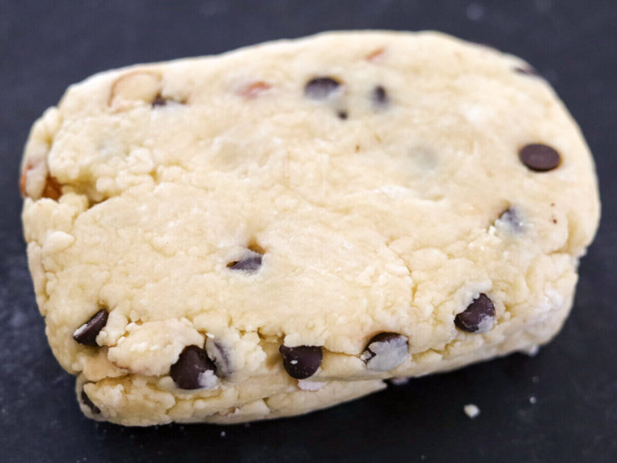 ホットケーキミックスで誰でも簡単！卵もバターもいりません！アーモンドとチョコの豆腐スコーン