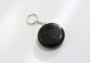 「バッグに付けとくと安心感違う！」便利な100均キーホルダー3選