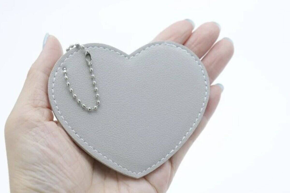 「バッグに付けとくと安心感違う！」便利な100均キーホルダー3選