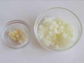 家にあるもので速攻作れるのに絶品すぎる…コウケンテツさんの超簡単「ツナトマトパスタ」を再現