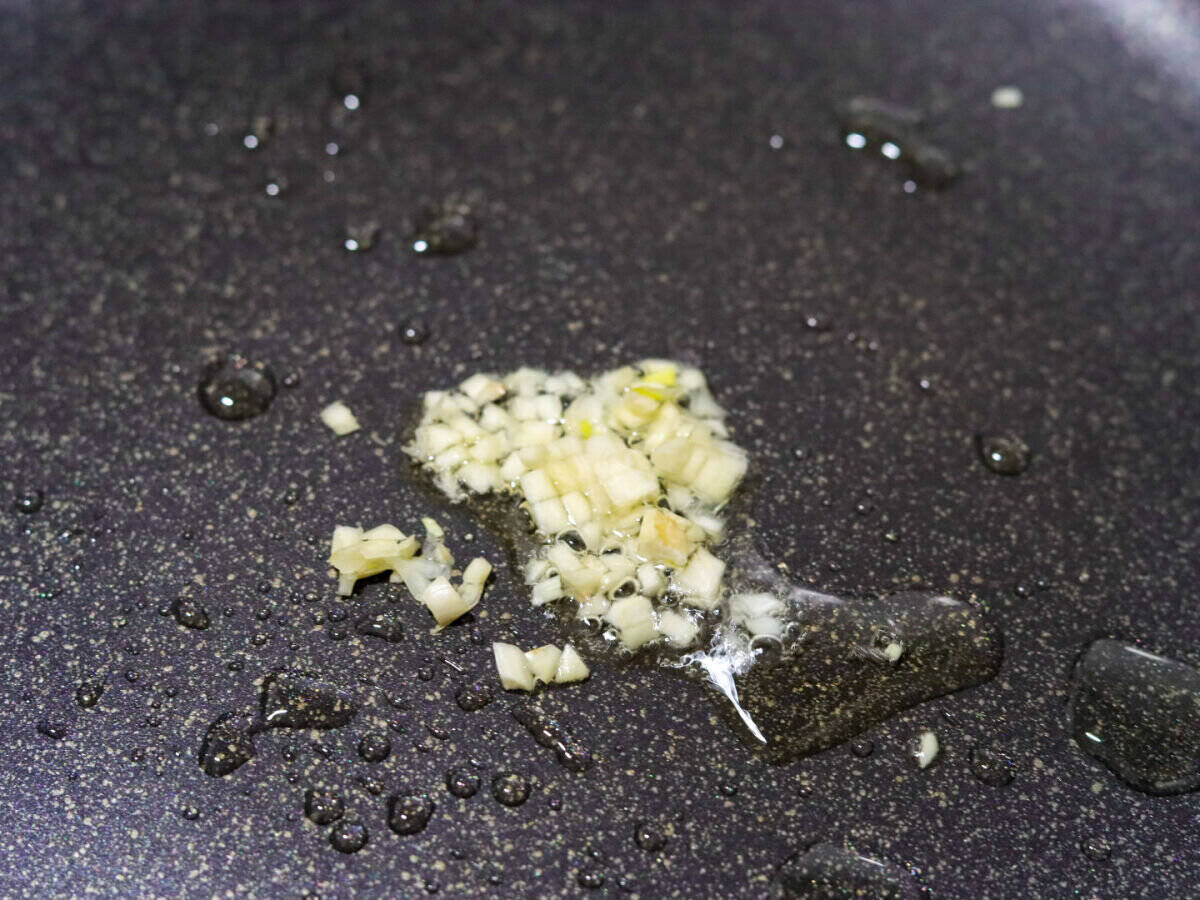 家にあるもので速攻作れるのに絶品すぎる…コウケンテツさんの超簡単「ツナトマトパスタ」を再現