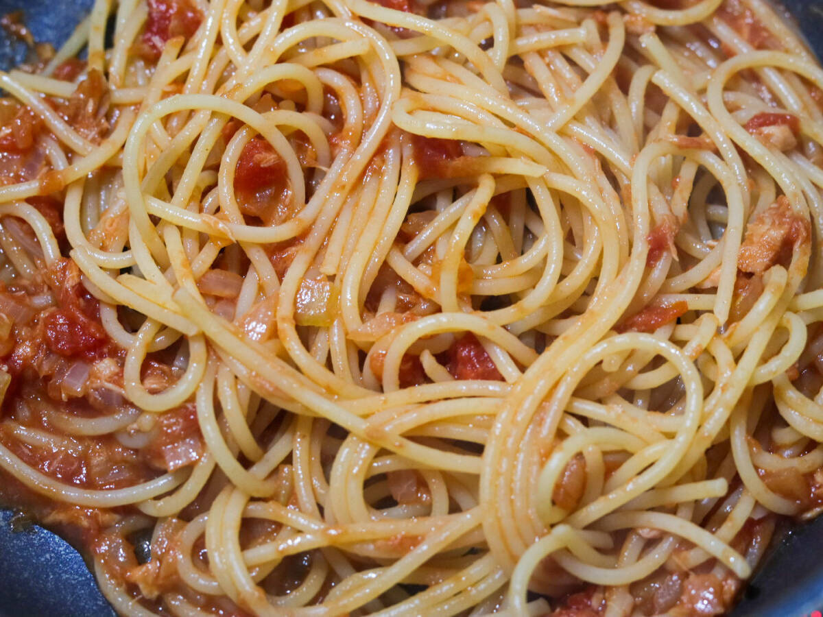 家にあるもので速攻作れるのに絶品すぎる…コウケンテツさんの超簡単「ツナトマトパスタ」を再現