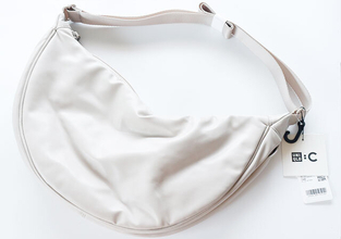 ユニクロ新作コレがイチオシ♡ちょい大きいのがめちゃ助かる♡売り切れ必至のショルダーバッグ