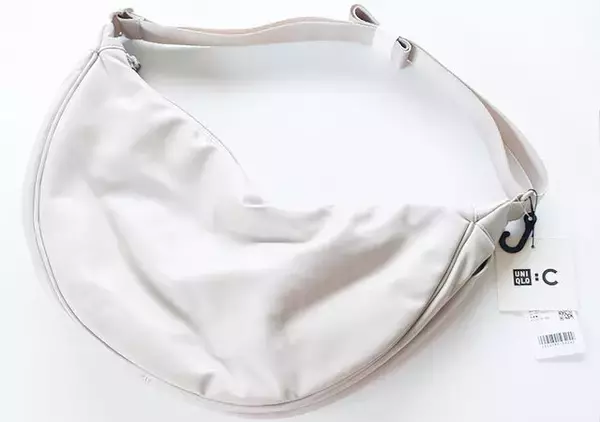ユニクロ新作コレがイチオシ♡ちょい大きいのがめちゃ助かる♡売り切れ必至のショルダーバッグ