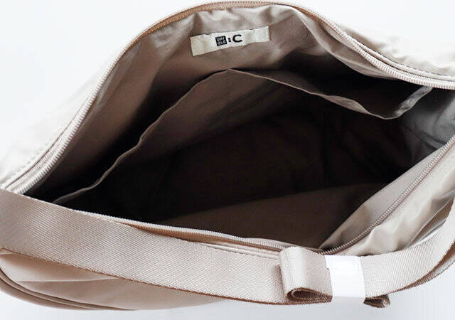 ユニクロ新作コレがイチオシ♡ちょい大きいのがめちゃ助かる♡売り切れ必至のショルダーバッグ