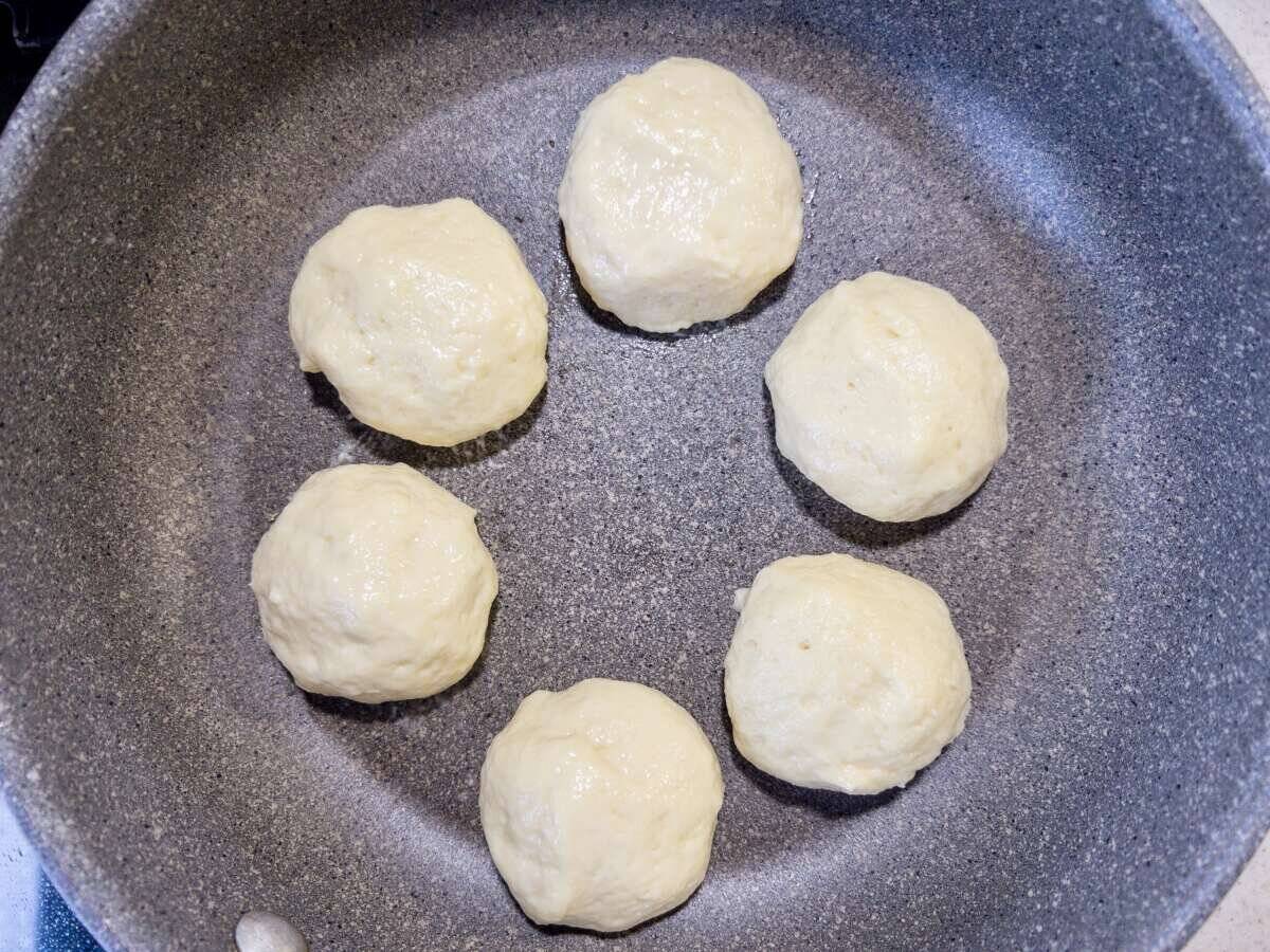 ホットケーキミックスで作れば失敗知らず！フライパンでできる「ふわふわパン」のレシピ