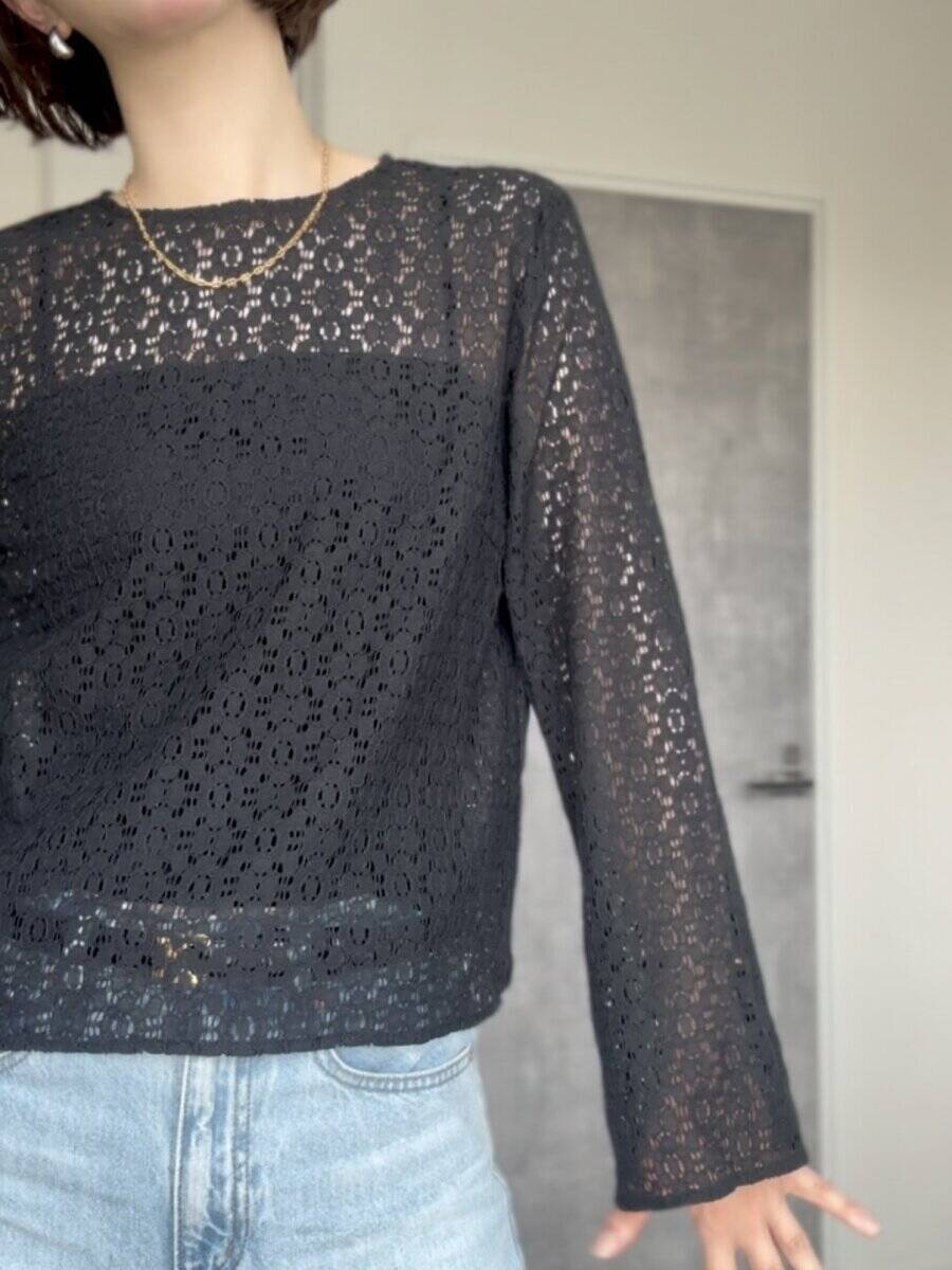 ユニクロレースブラウス、甘すぎない黒が正解！Tシャツ感覚で着られる大人の高見えトップス