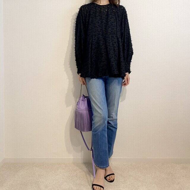 華やかブラウスのワンパターン脱却！1枚あると重宝するアイテムの今年らしい着こなし4選