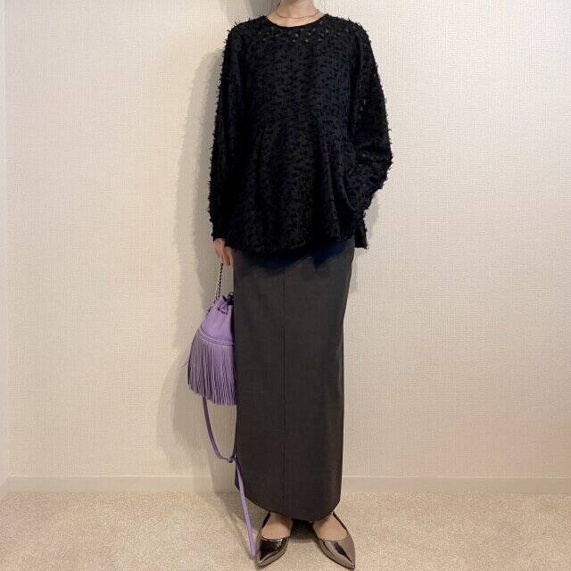 華やかブラウスのワンパターン脱却！1枚あると重宝するアイテムの今年らしい着こなし4選