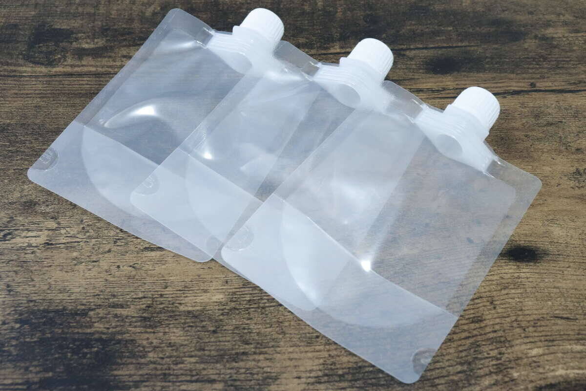100均のパウチが夏に最強！飲み物を保冷剤に変える！ありそうでなかった便利グッズ