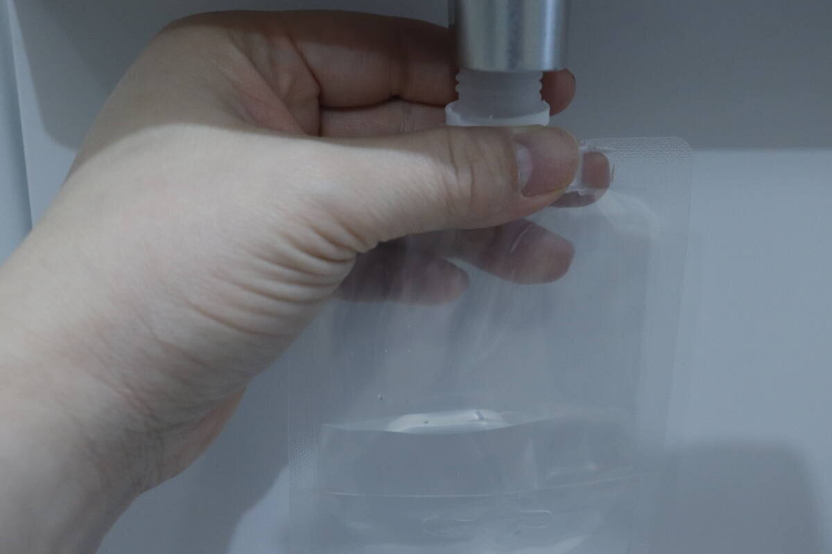 100均のパウチが夏に最強！飲み物を保冷剤に変える！ありそうでなかった便利グッズ
