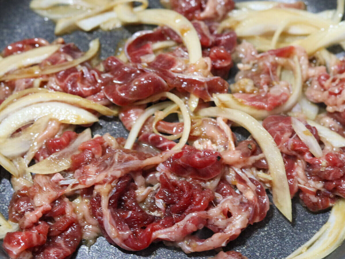 漬けて焼くだけ超簡単！誰でも美味しく作れる！「スタミナ丼」のレシピ