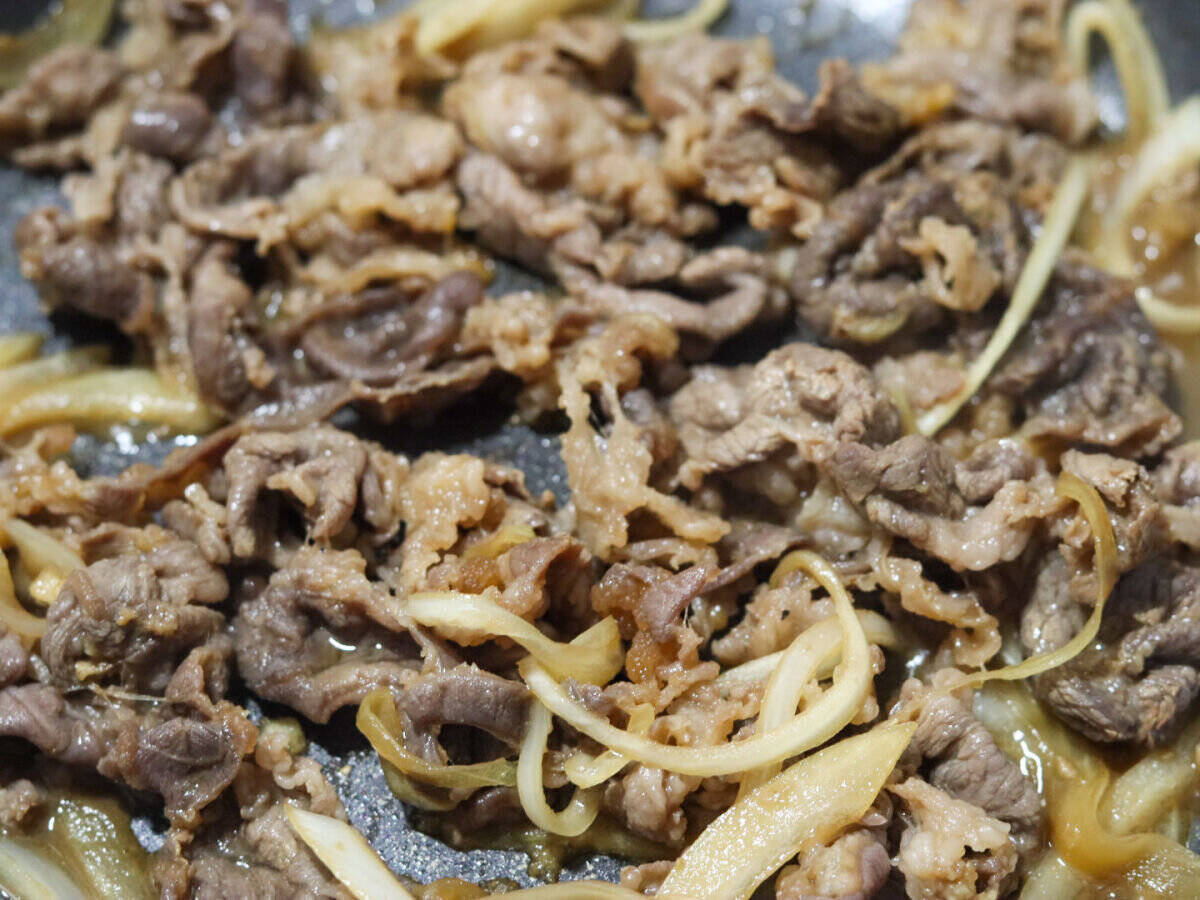 漬けて焼くだけ超簡単！誰でも美味しく作れる！「スタミナ丼」のレシピ