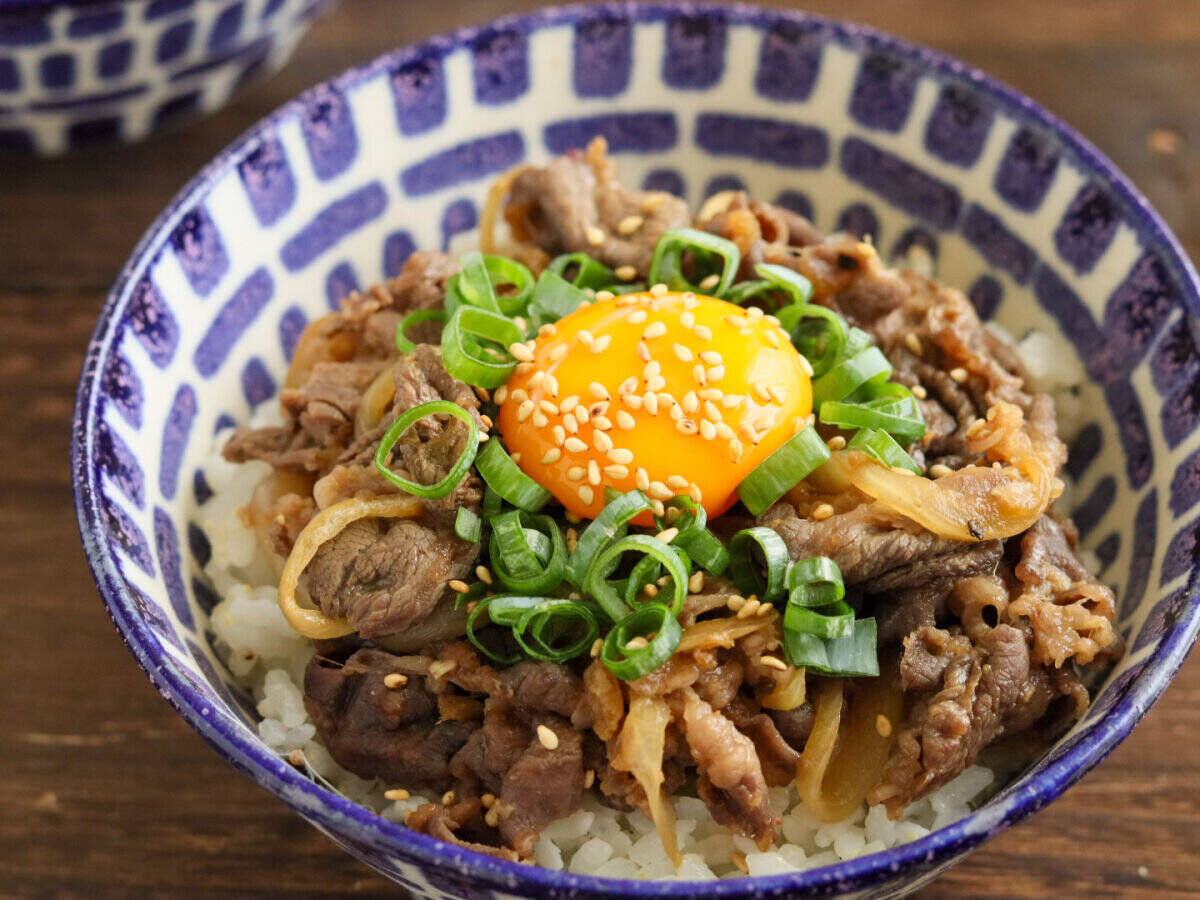 漬けて焼くだけ超簡単！誰でも美味しく作れる！「スタミナ丼」のレシピ