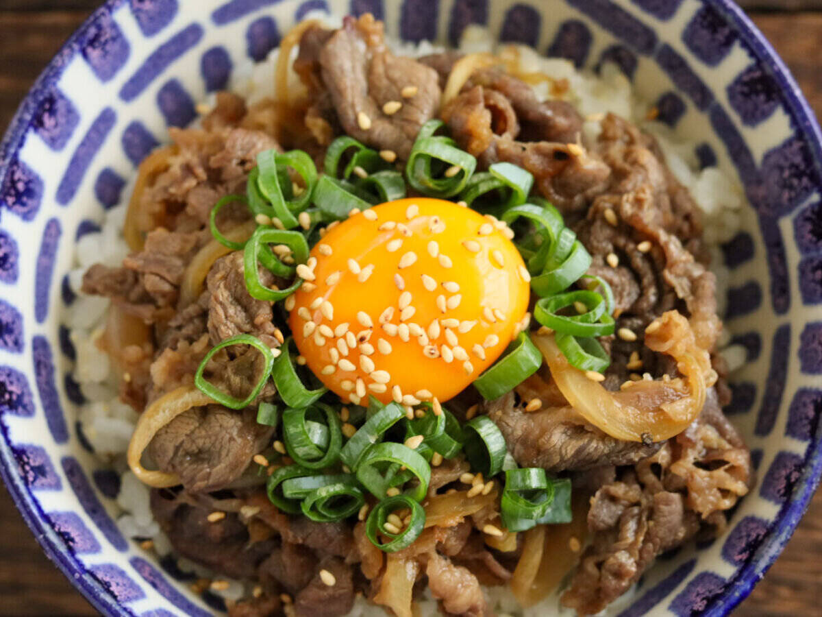 漬けて焼くだけ超簡単！誰でも美味しく作れる！「スタミナ丼」のレシピ