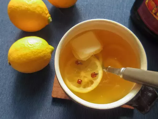 ビタミンたっぷり！今が旬！国産レモンを使った、あったかホットカクテル