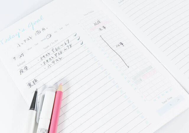 ダイソーさんありがとう♡一カ月なら…続けられるかも？！書き込むだけでモチベが上がるノート