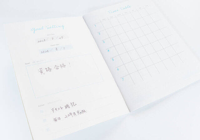 ダイソーさんありがとう♡一カ月なら…続けられるかも？！書き込むだけでモチベが上がるノート