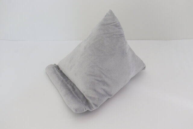 ダイソー姉妹店のコレなんだと思う？2WAYで使えて一石二鳥！ふわふわな便利アイテム