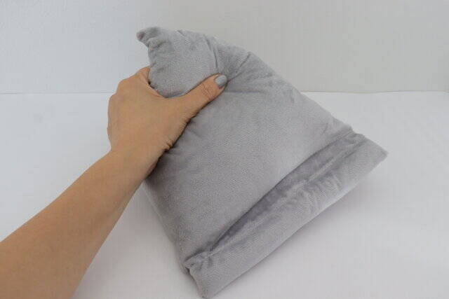 ダイソー姉妹店のコレなんだと思う？2WAYで使えて一石二鳥！ふわふわな便利アイテム