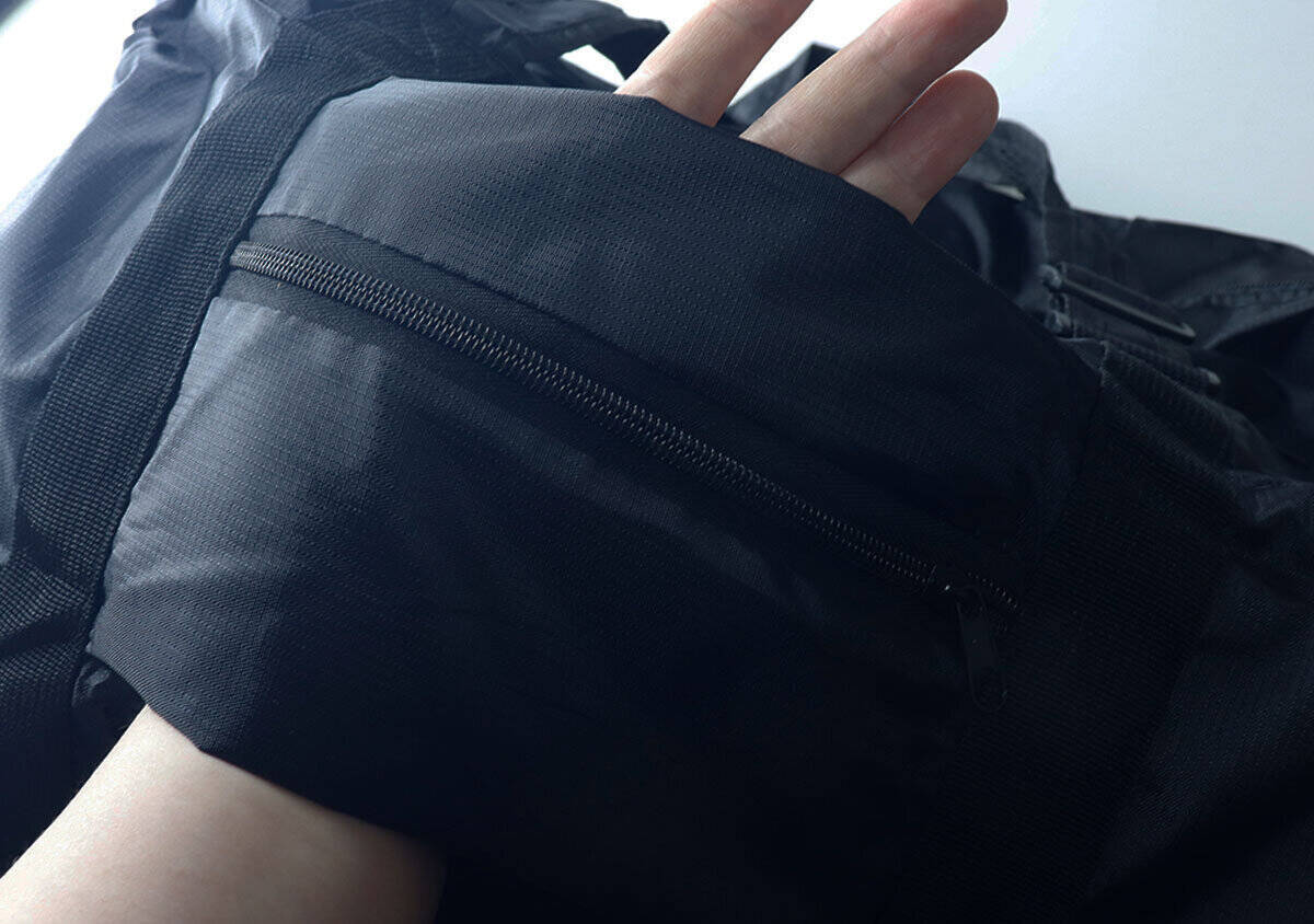 凄いものを見つけてしまった！「とにかく持ち運びやすい！」高機能すぎる100均黒バッグ