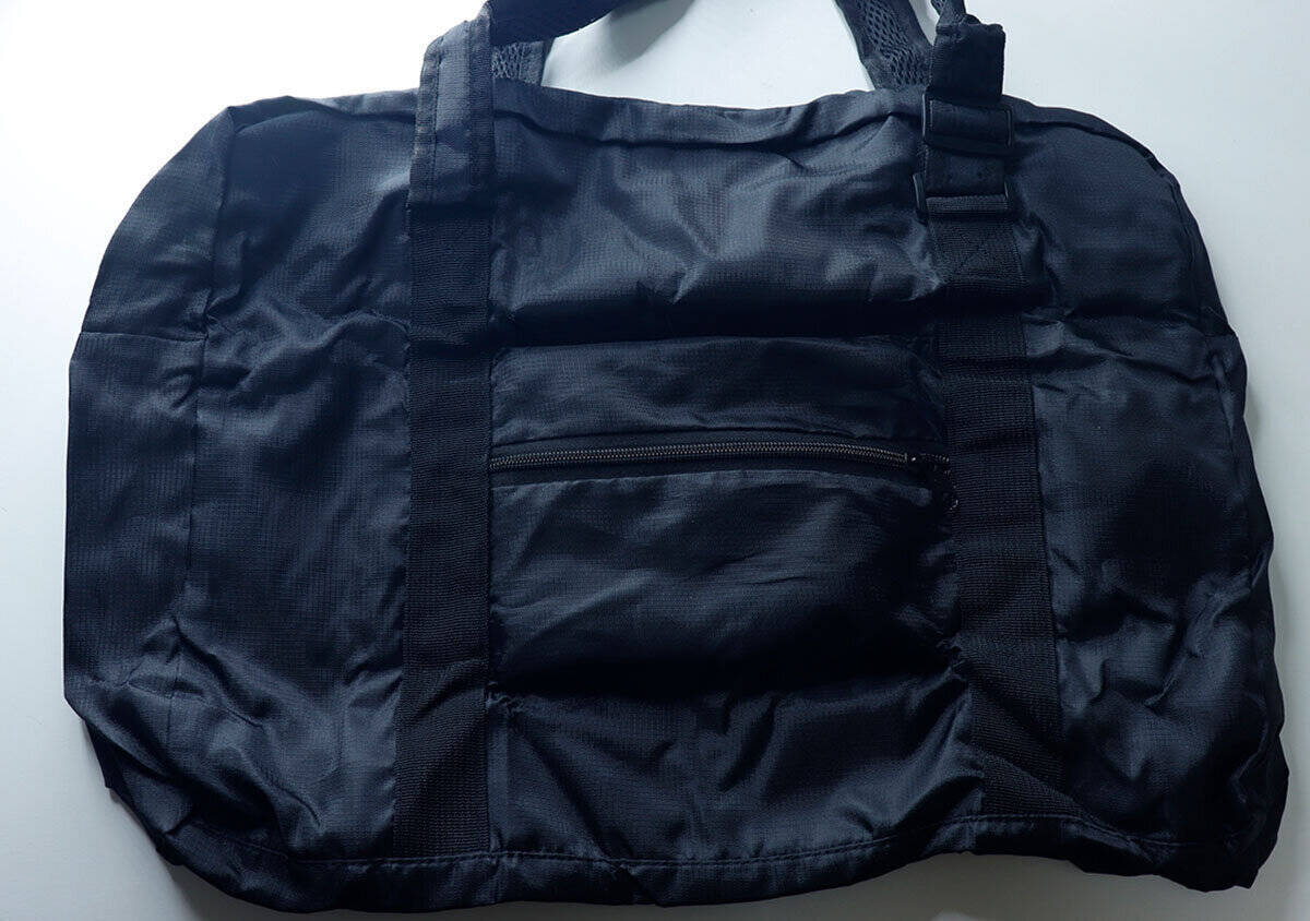 凄いものを見つけてしまった！「とにかく持ち運びやすい！」高機能すぎる100均黒バッグ