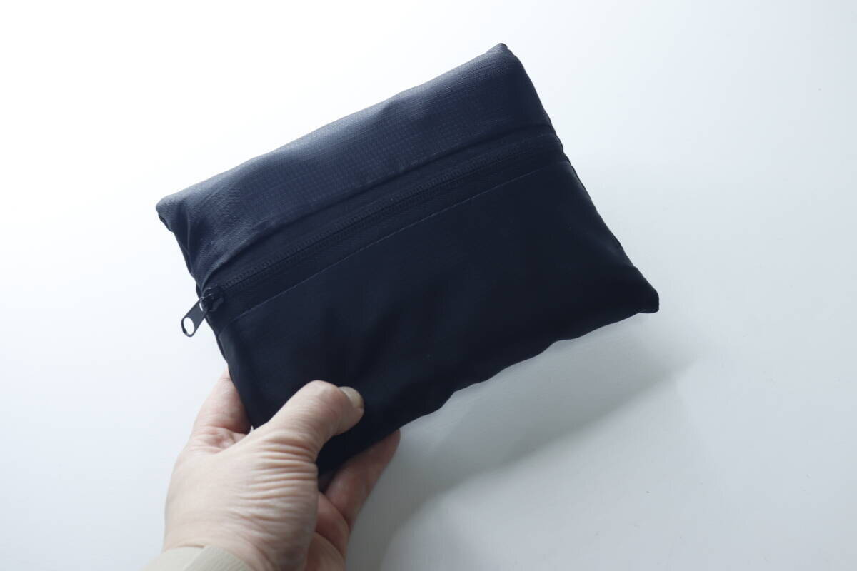 凄いものを見つけてしまった！「とにかく持ち運びやすい！」高機能すぎる100均黒バッグ