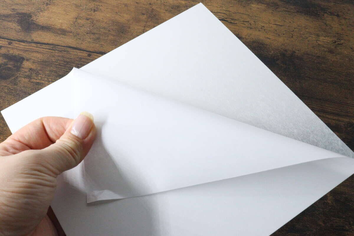 貼れるの？「好きなところで使えるし軽い！」100均のステッカーみたいなミラー