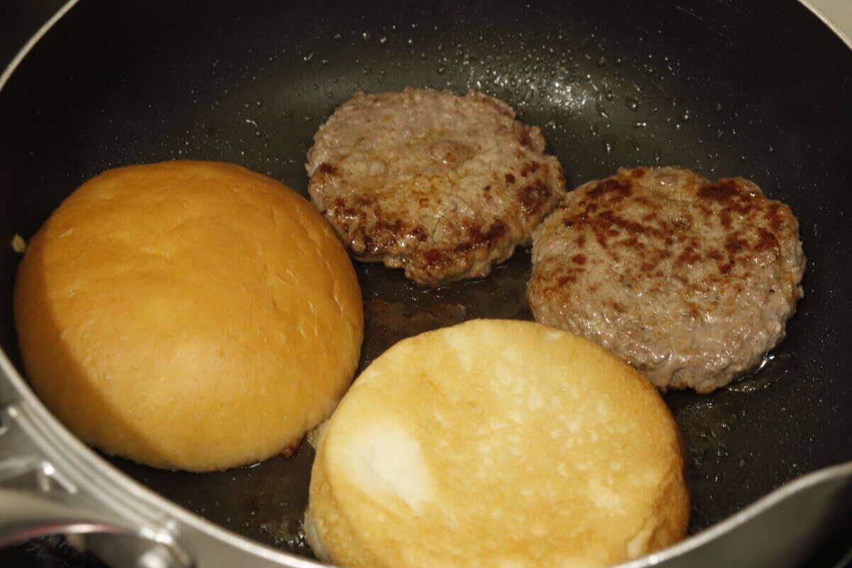 ついに出た！「もう素手には戻れん…」一発でお店みたいに作れる100均キッチングッズ