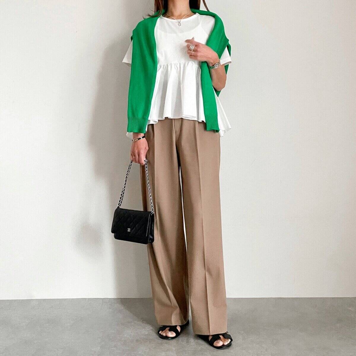 GUって若い子向けでしょ…を覆す！30〜40代にこそ似合うフレアトップスの着こなし術