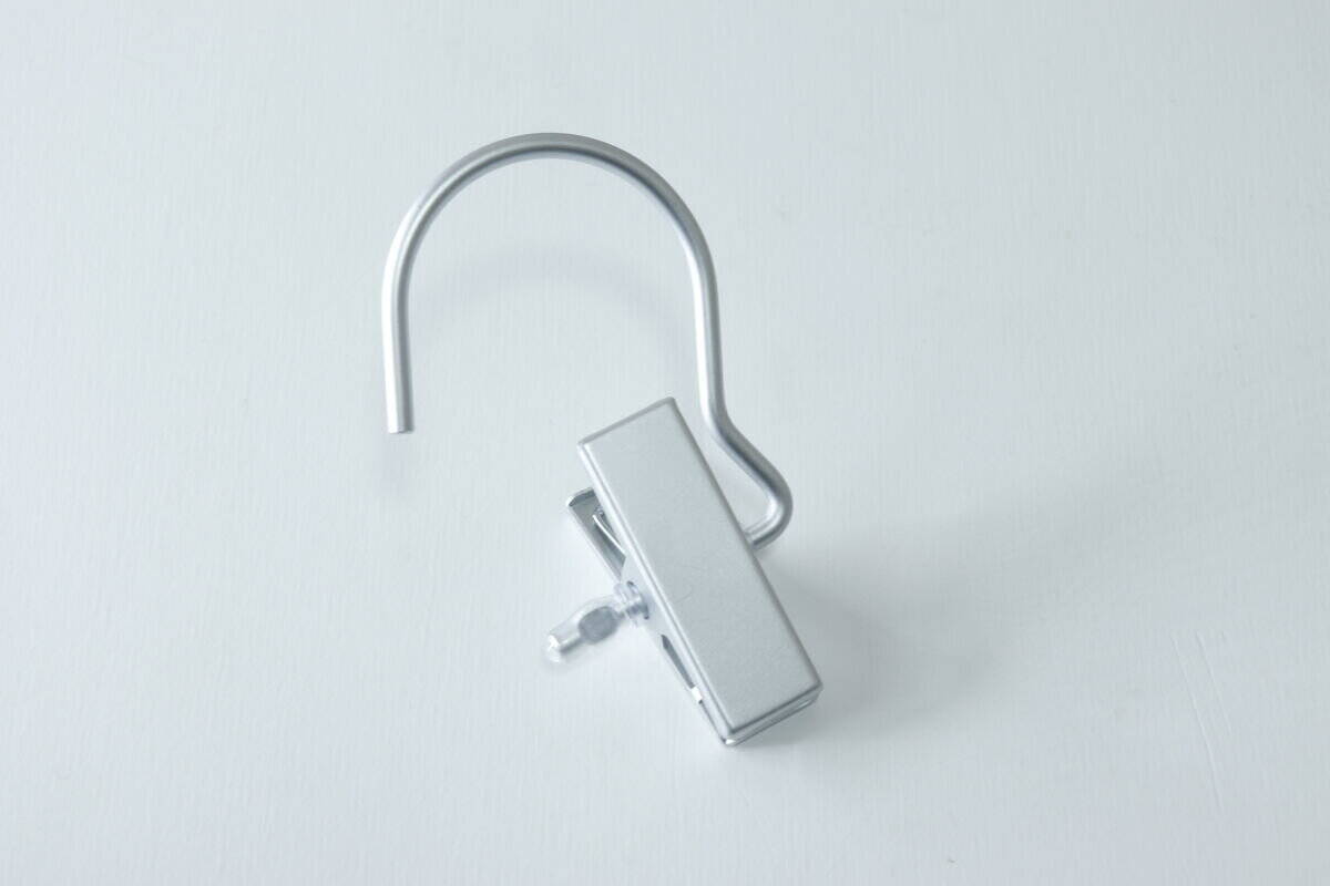 もっと買わなくて後悔…クローゼットがすっきり整う！100均の小さな収納グッズ