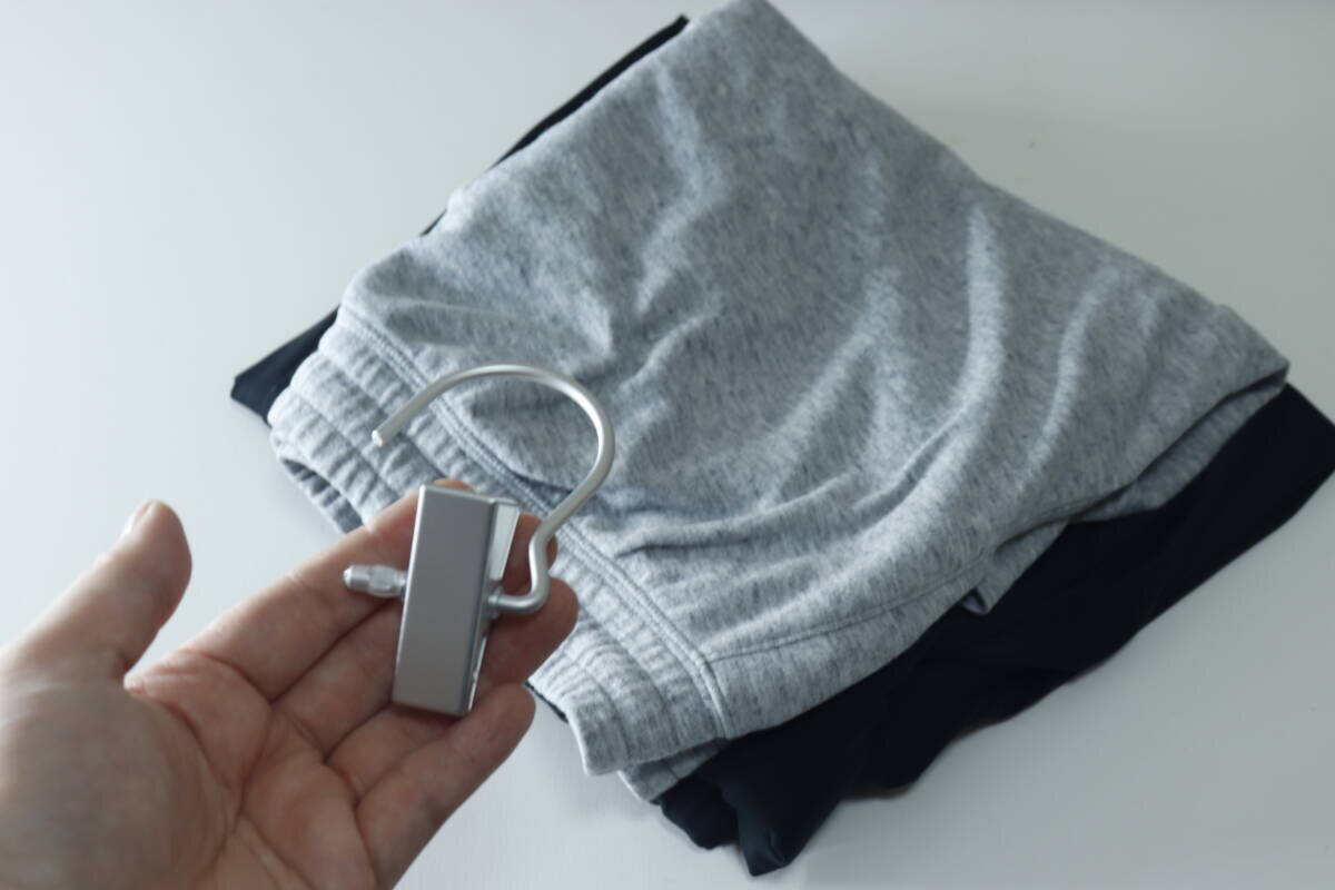 もっと買わなくて後悔…クローゼットがすっきり整う！100均の小さな収納グッズ