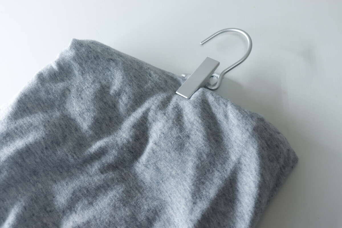 もっと買わなくて後悔…クローゼットがすっきり整う！100均の小さな収納グッズ