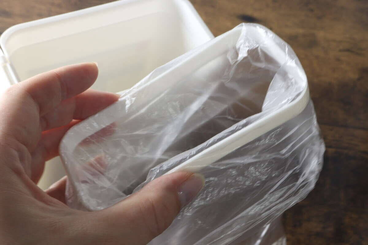 100均で買って大成功！「丸見えはちょっとな…」生活感がスンッ…と消えるゴミ箱