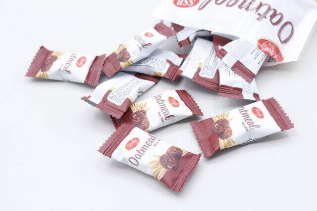 ダイソーさんなんて物を売ってるんだ…一度食べだすと止まらない！あの人気おやつにチョコ味出た