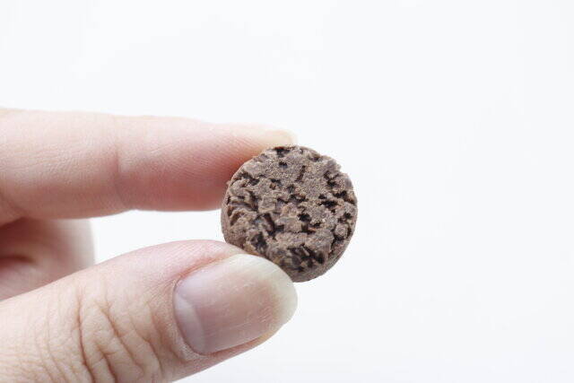 ダイソーさんなんて物を売ってるんだ…一度食べだすと止まらない！あの人気おやつにチョコ味出た