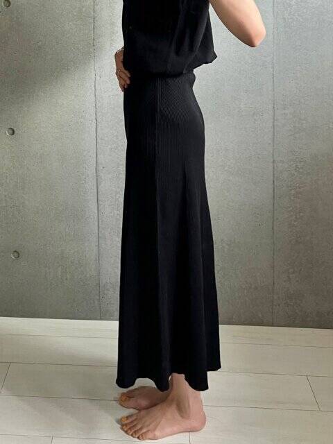 大変…GUで値下げされてるよ～！セットで使えば速攻お洒落♡むしろ今から使える黒アイテム