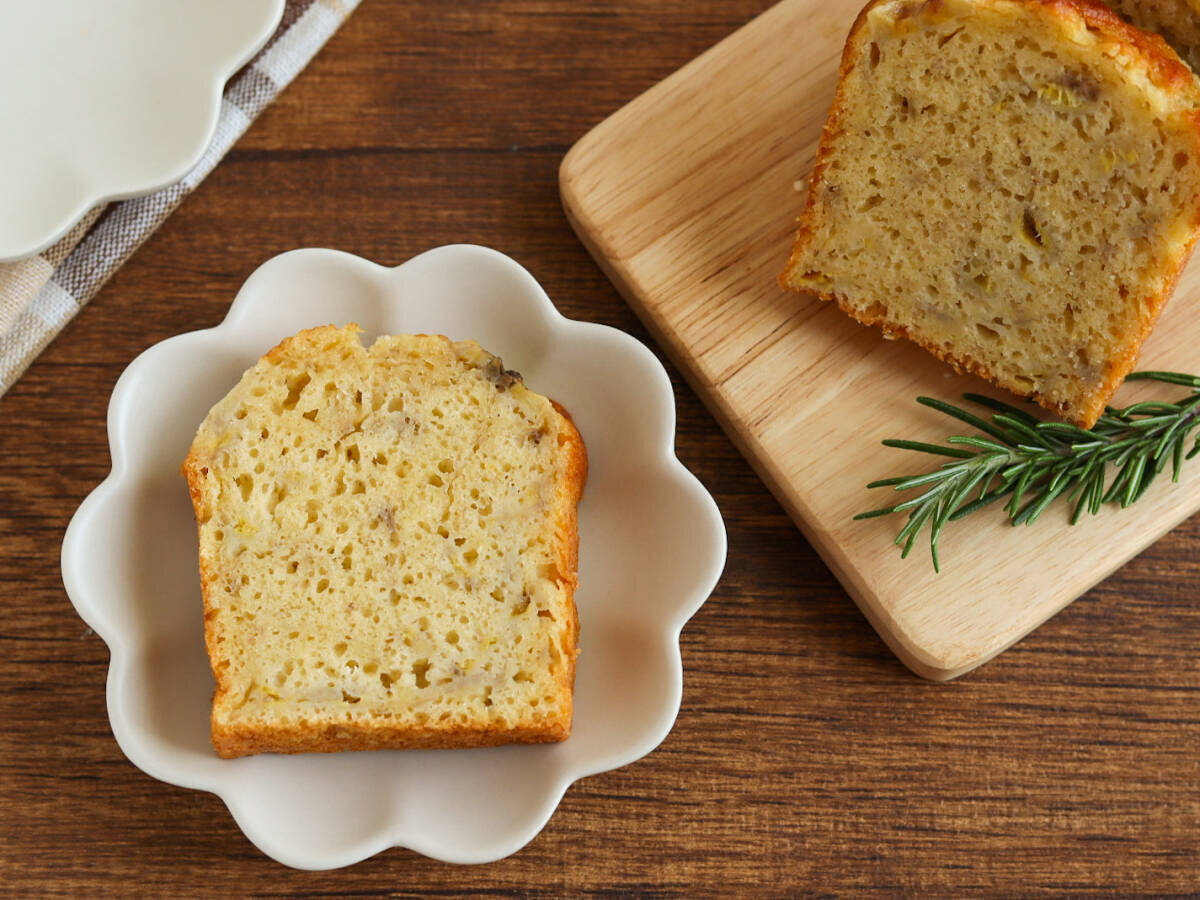 バター不使用なのにしっとりふわふわ！ぐるぐる混ぜるだけ超簡単「バナナケーキ」のレシピ