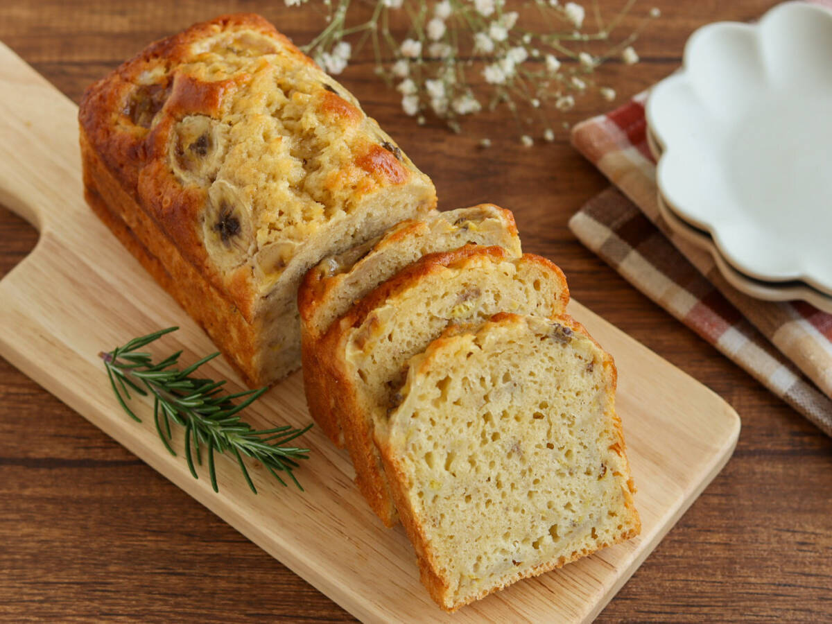 バター不使用なのにしっとりふわふわ！ぐるぐる混ぜるだけ超簡単「バナナケーキ」のレシピ