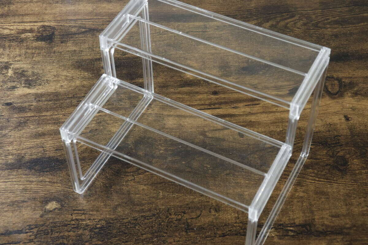100均でいいの見つけた！飾るだけじゃもったいない！魅せる収納にも使える透明ラック