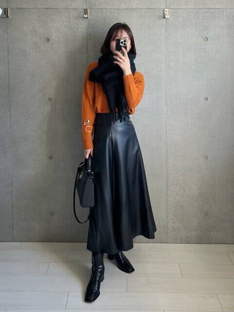 争奪戦がスゴすぎた…！ユニクロの大人気コラボニットを大人が着こなすコーデのポイント