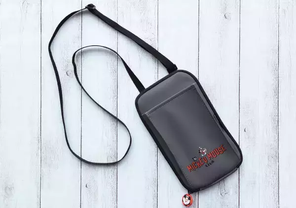 豪華すぎて売り切れ注意！ミッキーのスマホショルダー＆シール付き缶セット付録！ＧＬＯＷ3月号