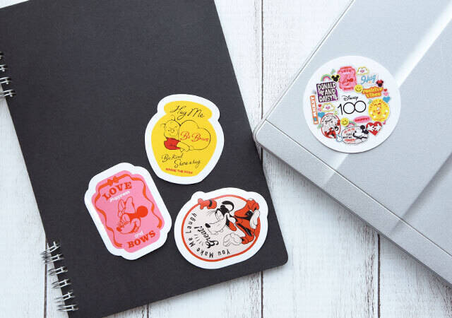 豪華すぎて売り切れ注意！ミッキーのスマホショルダー＆シール付き缶セット付録！ＧＬＯＷ3月号