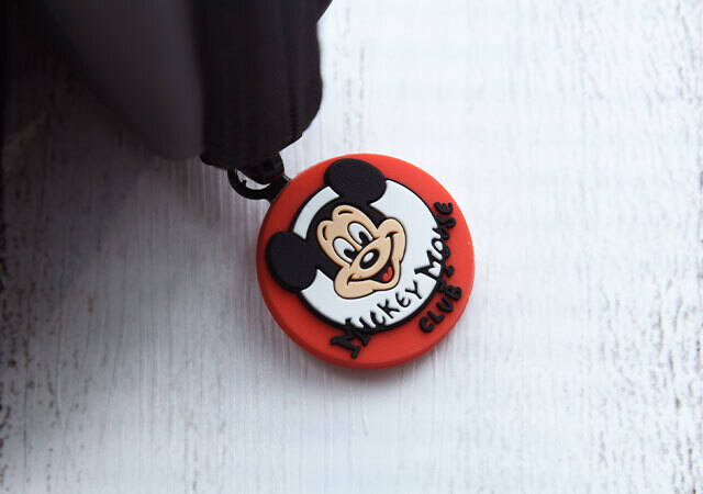 豪華すぎて売り切れ注意！ミッキーのスマホショルダー＆シール付き缶セット付録！ＧＬＯＷ3月号