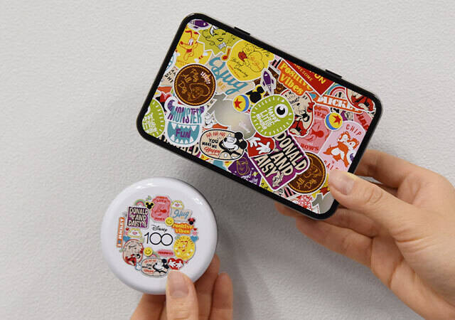 豪華すぎて売り切れ注意！ミッキーのスマホショルダー＆シール付き缶セット付録！ＧＬＯＷ3月号