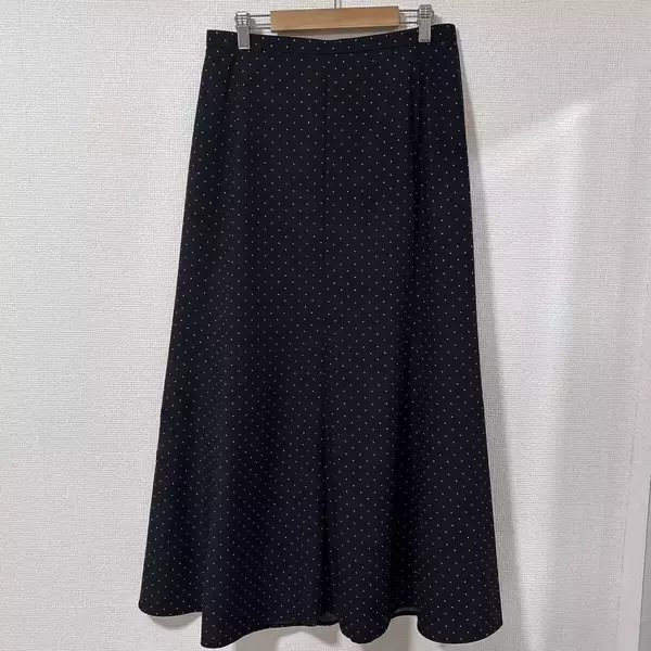 軽くてシワにならないから出番が多い…！ユニクロ上品マキシスカートの着こなし術