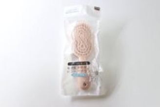 100均でついに出会ってしまった…！「まさに理想形♡」コンパクトさも妥協しない時短ブラシ