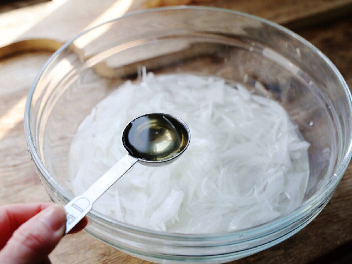 「新玉ねぎあるうちは毎日食べたい！」「助けて…お箸が止まらない」おかかとクリチの新玉サラダ